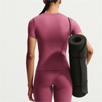 Nike One Fitted SS Top Kadın Tişört