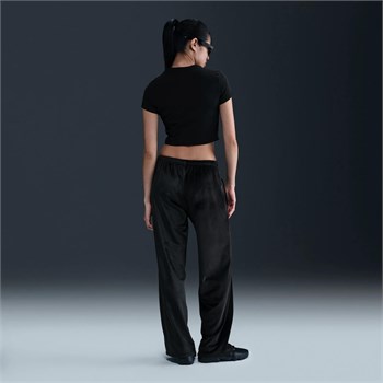Nike Sportswear Chill Knit Crop Kadın Tişört