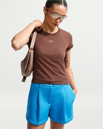 Nike Sportswear Chill Knit Kadın Tişört
