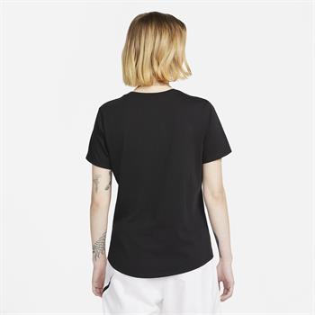 Nike Sportswear Club Essentials Kadın Tişört