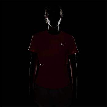 Nike Swift Dri-FIT Kadın Tişört
