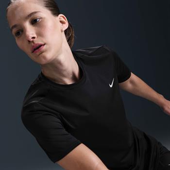 Nike Swift Dri-FIT Kadın Tişört