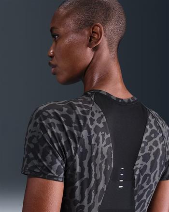 Nike Swift Dri-FIT SS Kadın Tişört