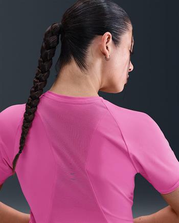 Nike Swift Dri-FIT SS Kadın Tişört