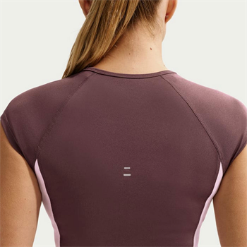 Nike Tempo Swoosh Dri-FIT Kadın Tişört