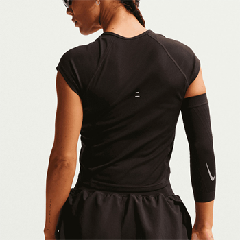 Nike Tempo Swoosh Dri-FIT Kadın Tişört