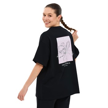 Skechers Oversize Fit Graphic Kadın Tişört