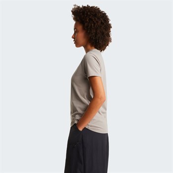 The North Face Evolution Simple Dome Slim SS Kadın Tişört