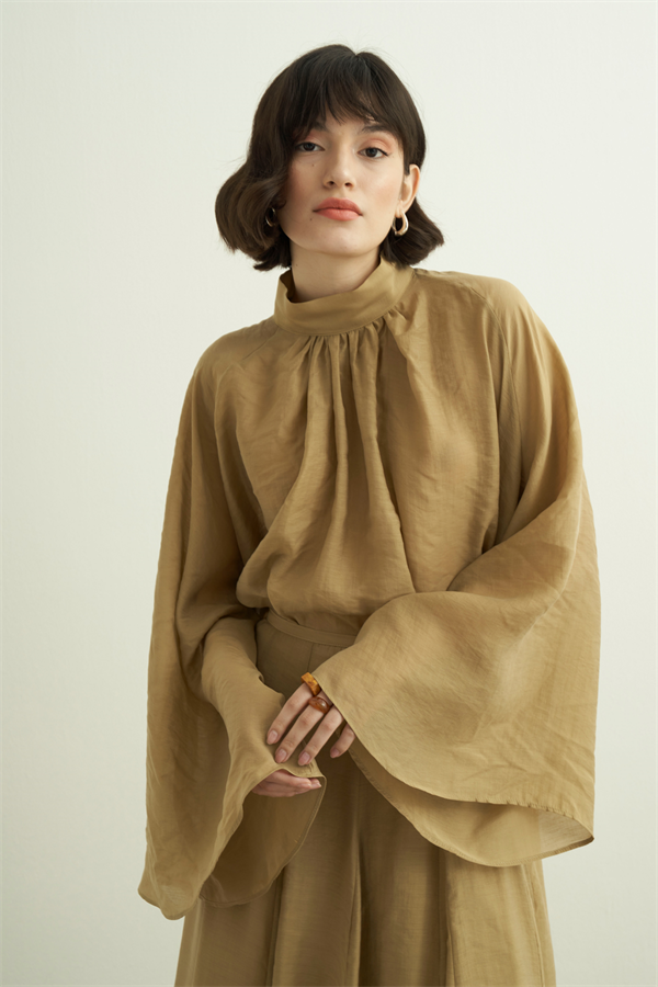 Helena Dik Yaka Dökümlü Bluz Olive