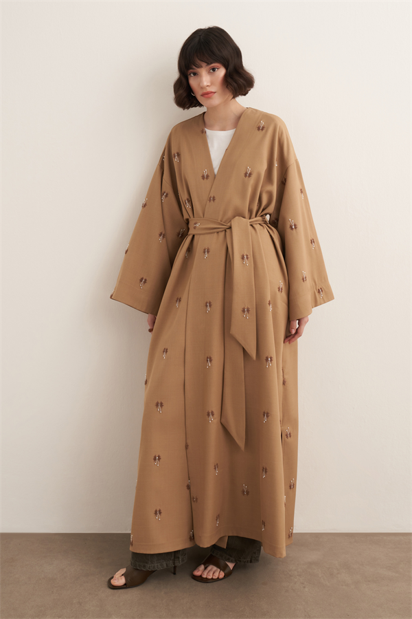 Qamrah Boncuk İşlemeli Uzun Kimono Bej