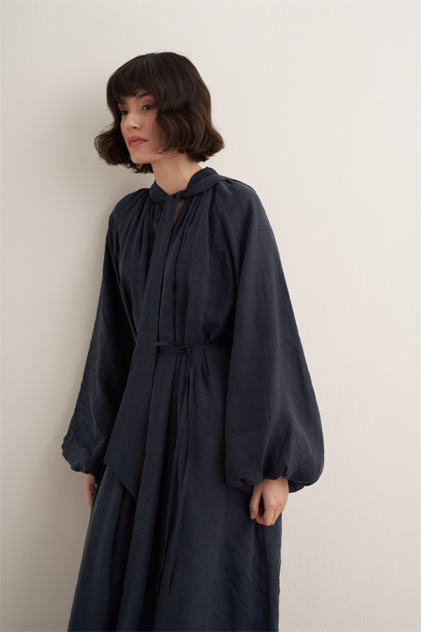 Samira Fular Yaka Dökümlü Elbise Lacivert