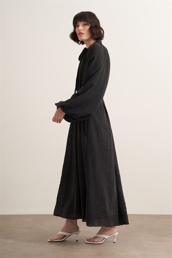 Samira Fular Yaka Dökümlü Elbise Siyah