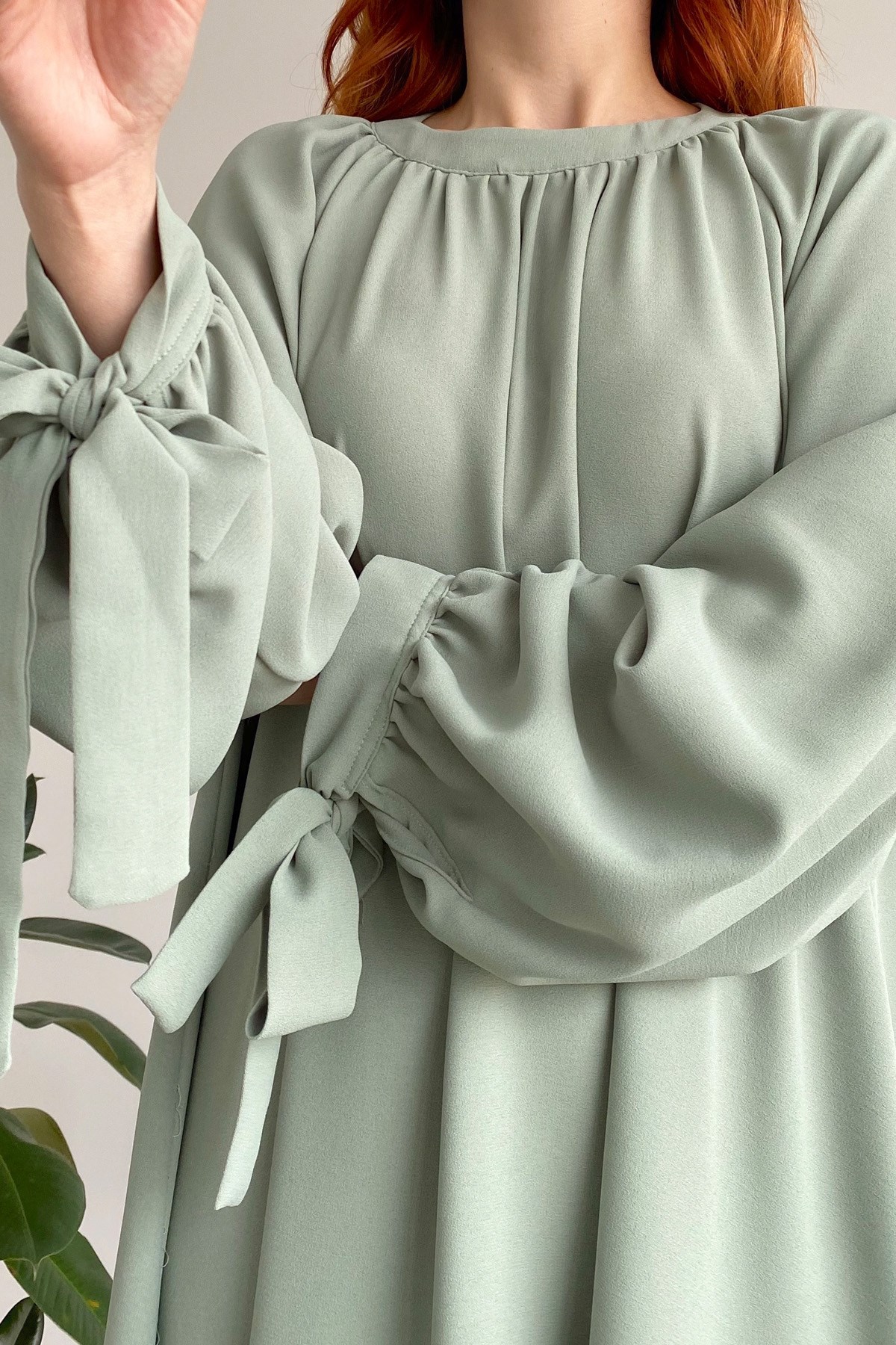 Kolu Bağcıklı Mint Yeşili Ferace Elbise
