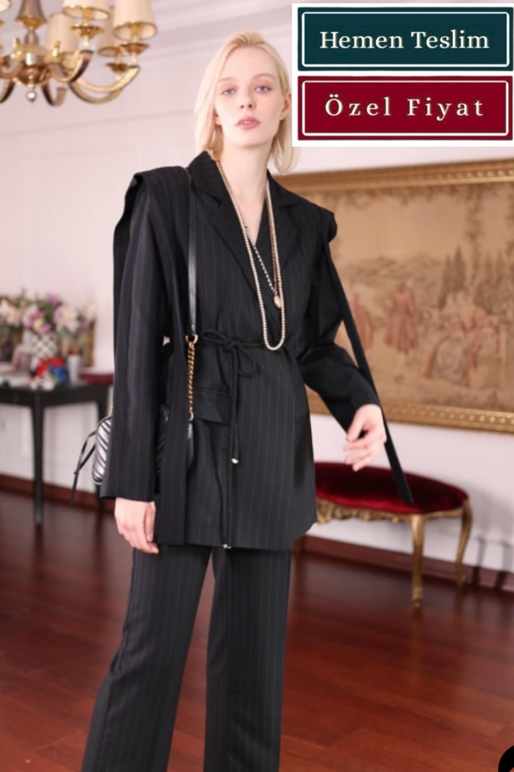 Çizgili Siyah Takım