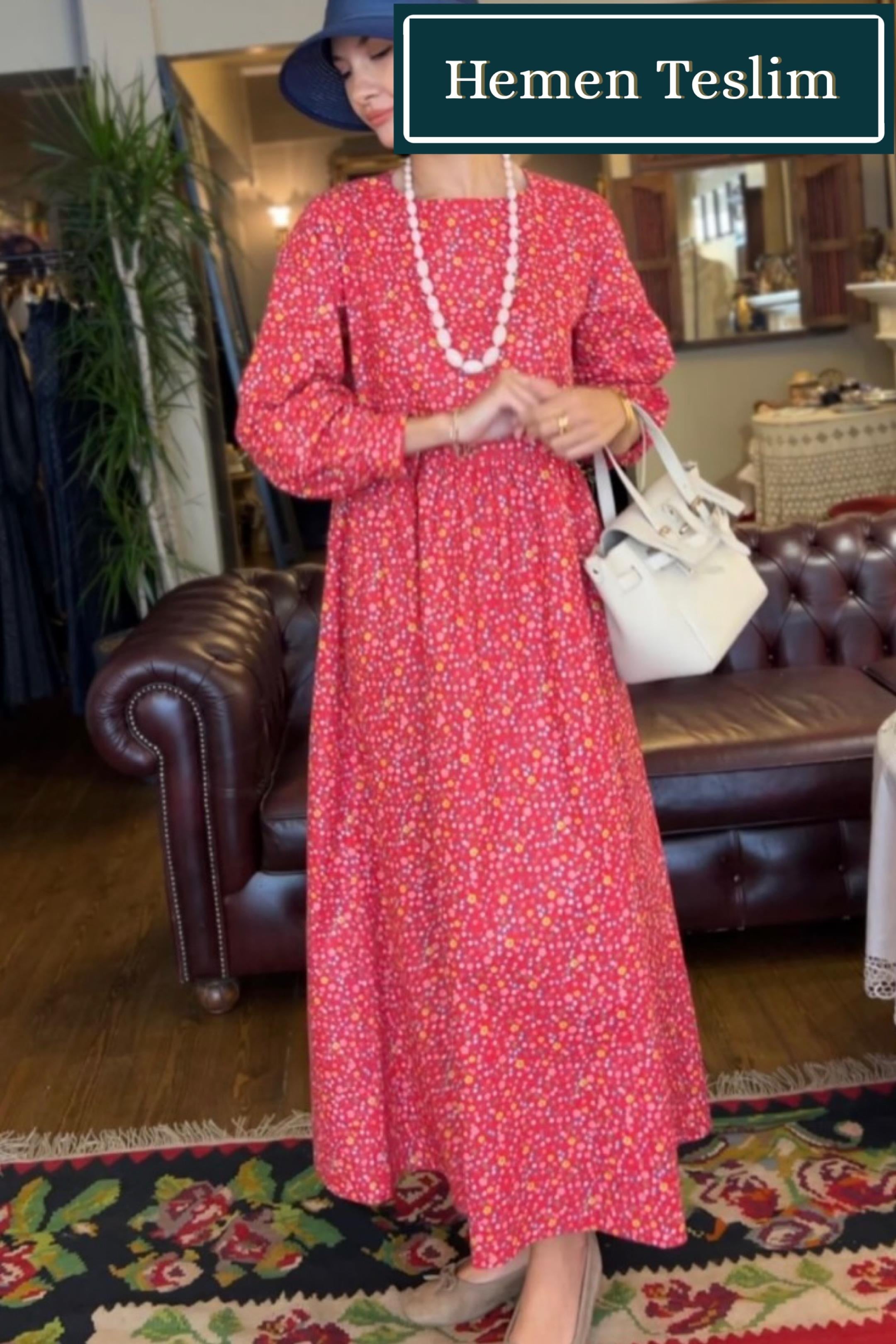 KIRMIZI ÇİÇEKLİ ELBİSE