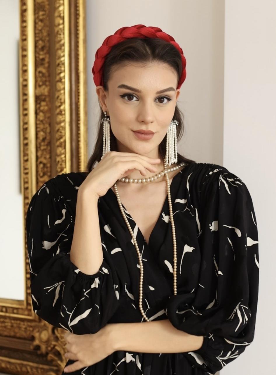 Kırmızı Kadife Örgülü Taç 