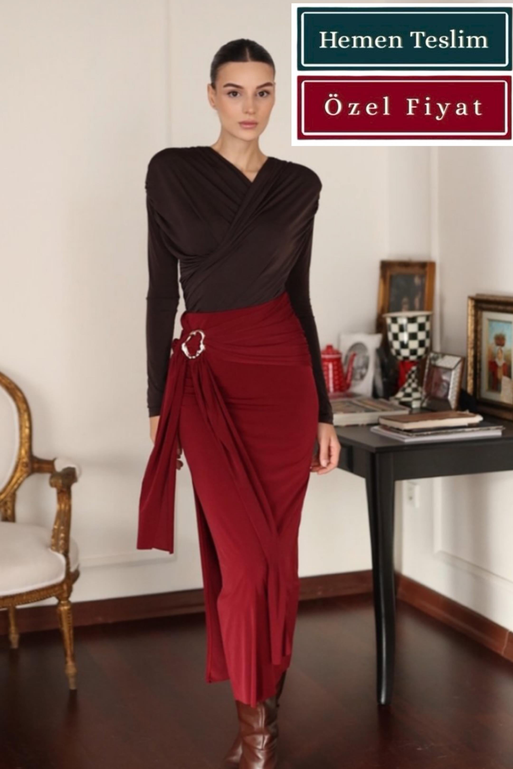 Taş Detaylı Bordo Etek