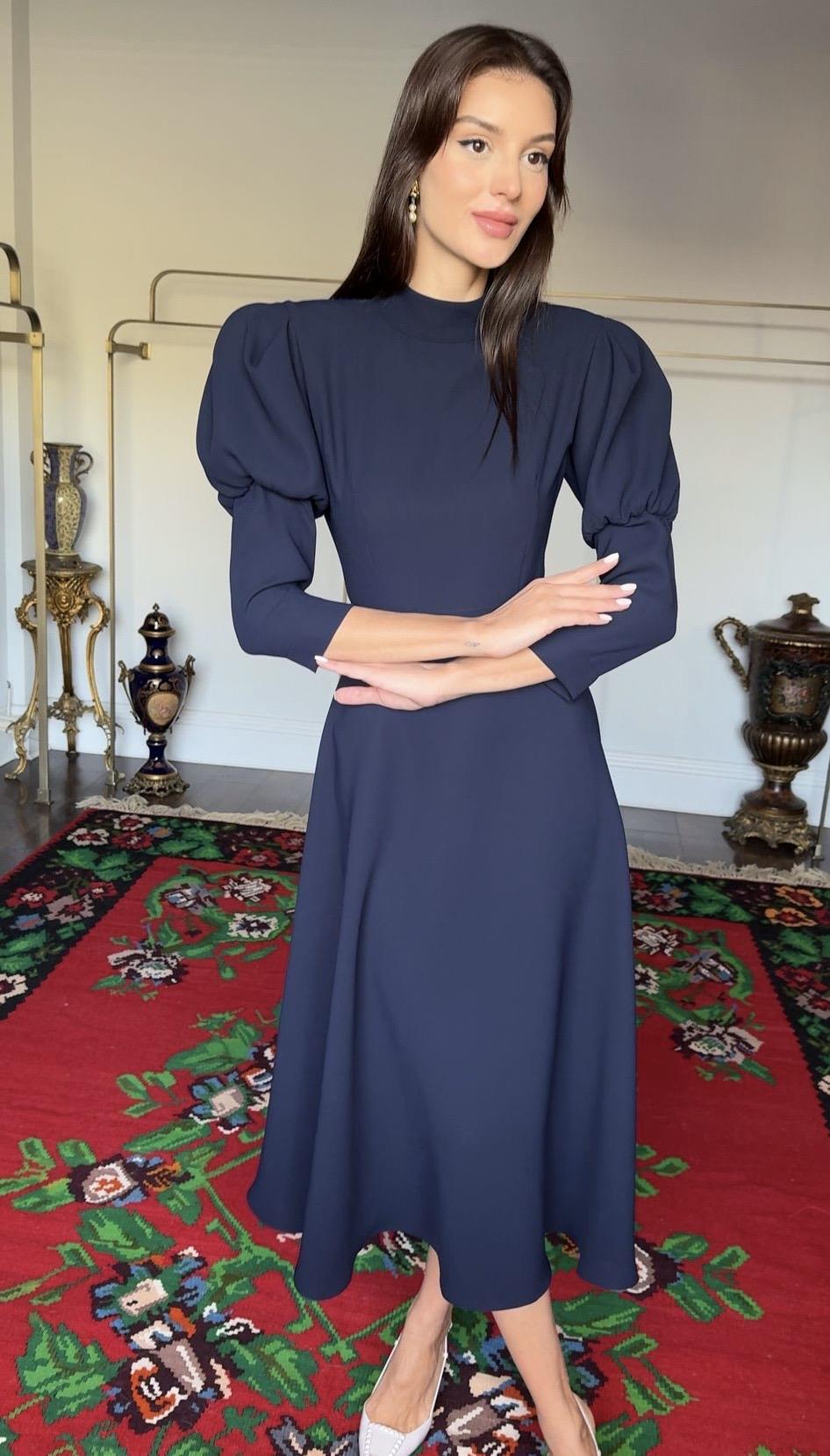 “Madam Carla” Lacivert