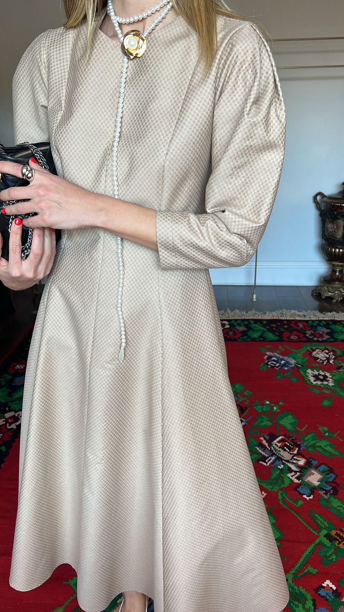 “Rebecca” Ekru Gabardin