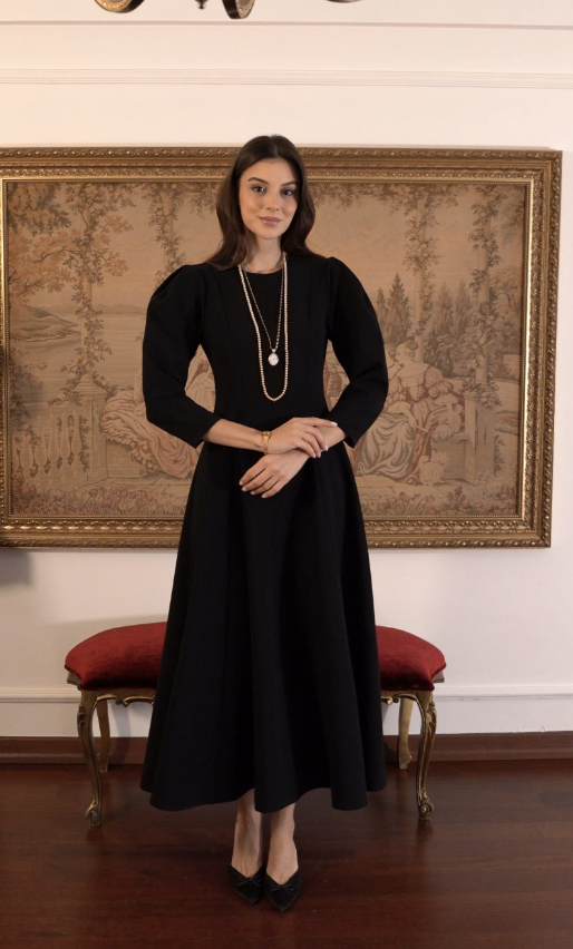 “Rebecca” Siyah