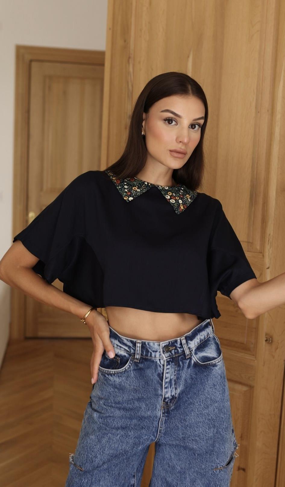 ‘Sİ' Yakası Çiçekli Bluz