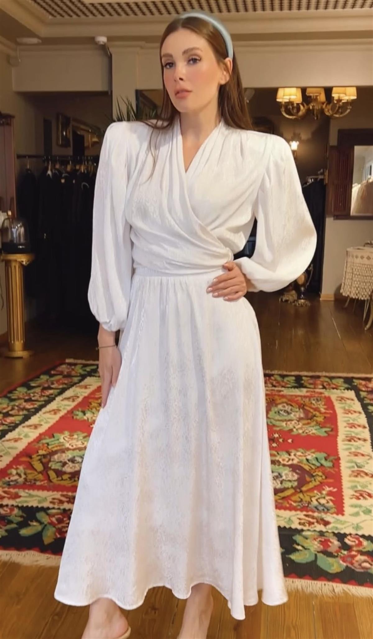 Jakarlı Beyaz Takım