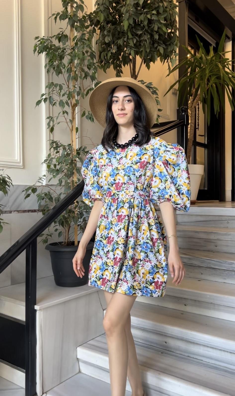 Kır Çiçekleri Balon Kol Piknik