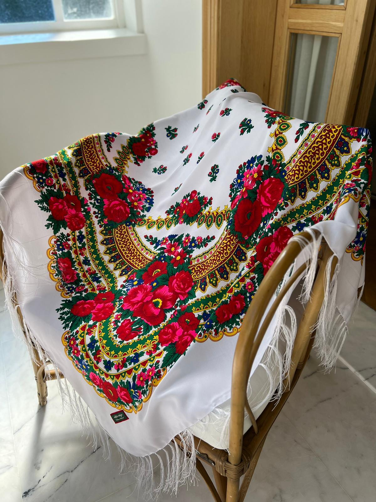 Pavlova İvanka Beyaz Şal