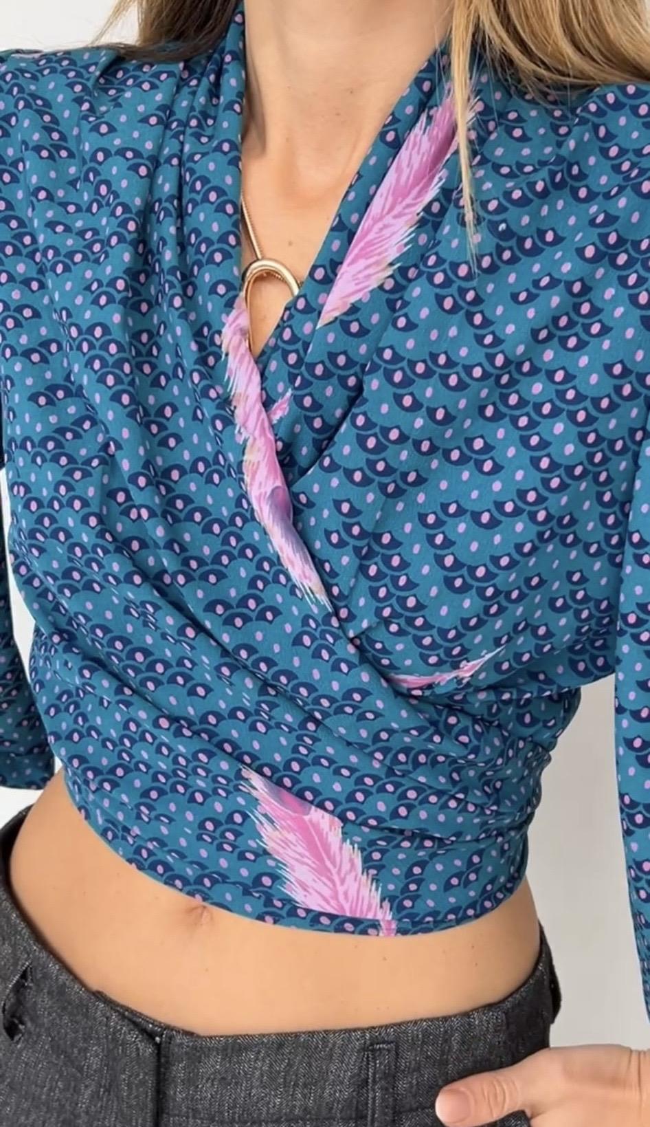 Reglan Vatkalı Kuş Temalı İpek Bluz