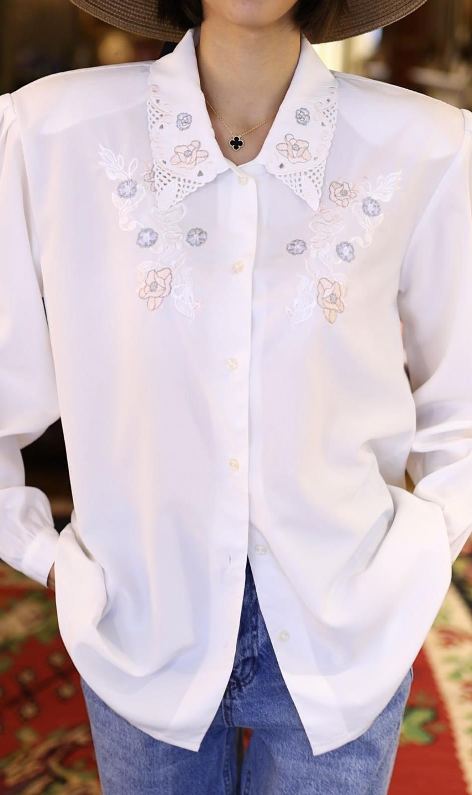 Vintage Nakış Detaylı Beyaz Gömlek