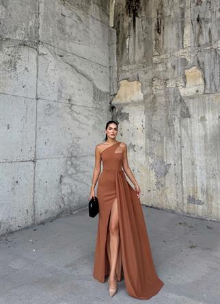 Diva Kuyruklu Yırtmaçlı Abiye 582475 TABA