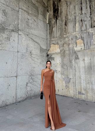 Diva Kuyruklu Yırtmaçlı Abiye 582475 TABA