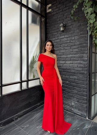 Ewo Kuyruklu Tek Omuz Abiye KIRMIZI