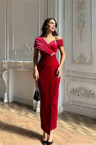 Felicia Omuz Taş Detay Kayık Yaka Kadife Abiye 9361 KIRMIZI