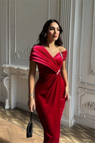 Felicia Omuz Taş Detay Kayık Yaka Kadife Abiye 9361 KIRMIZI