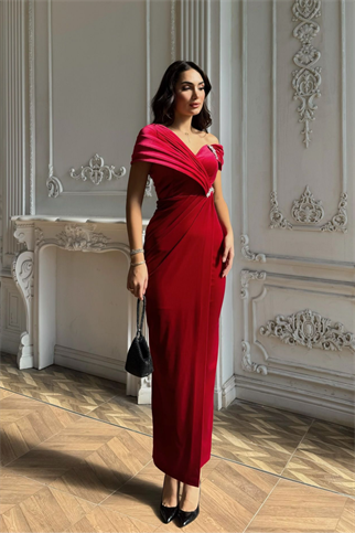 Felicia Omuz Taş Detay Kayık Yaka Kadife Abiye 9361 KIRMIZI