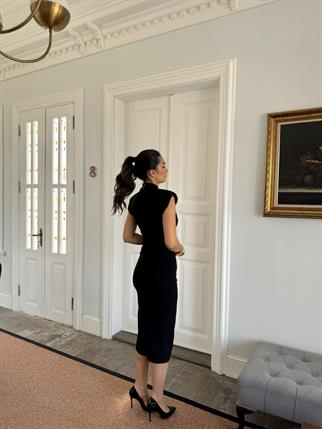 Garcia Yarım Boğazlı Drape Detaylı Kolsuz Elbise 45782 SİYAH