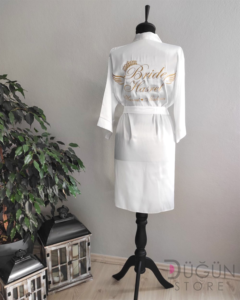 İsme Özel Gold Nakışlı Bride Beyaz Sabahlık 