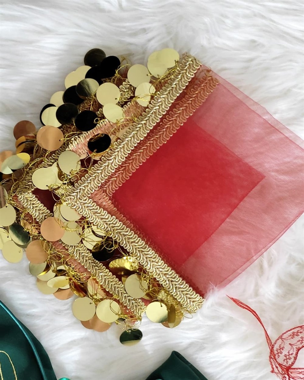 Kırmızı Gold Şeritli Pullu Mendil 
