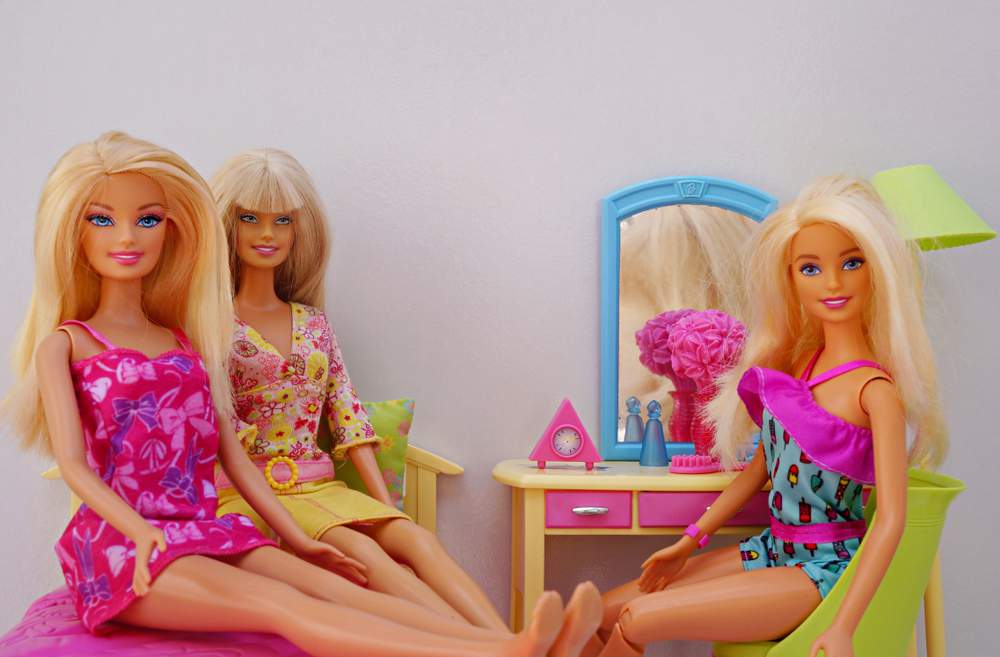 Barbie bebek oyuncakları