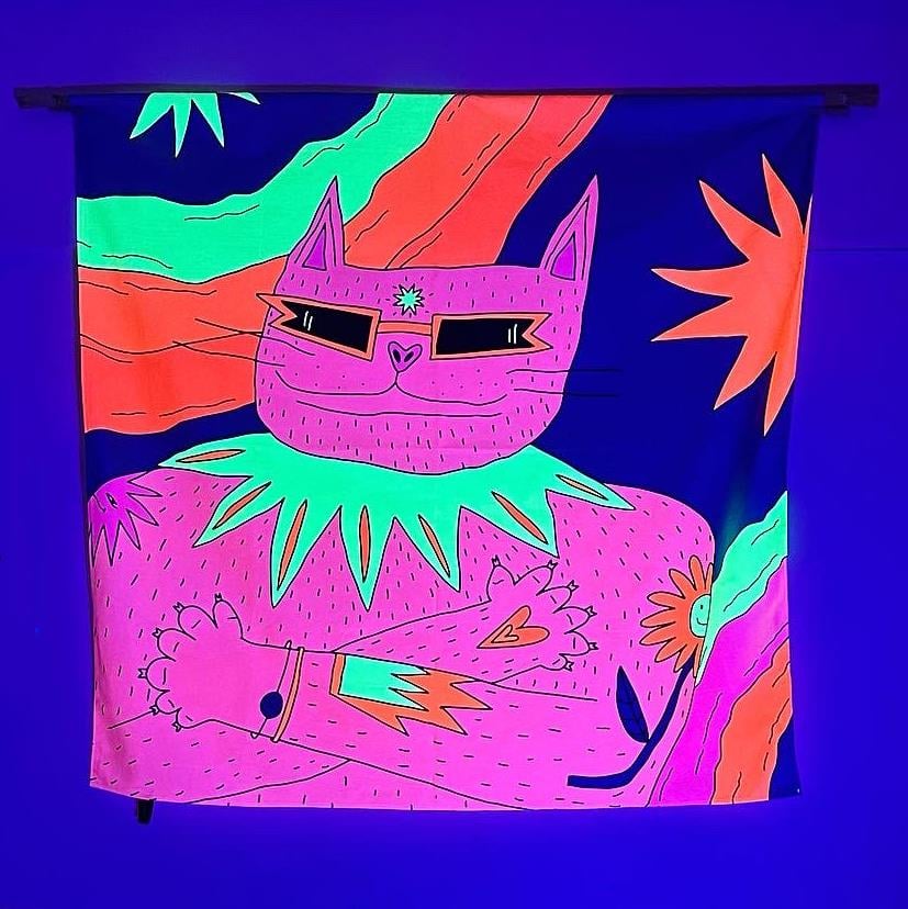 Glowing Paws / Neon Duvar Örtüsü Tapestry