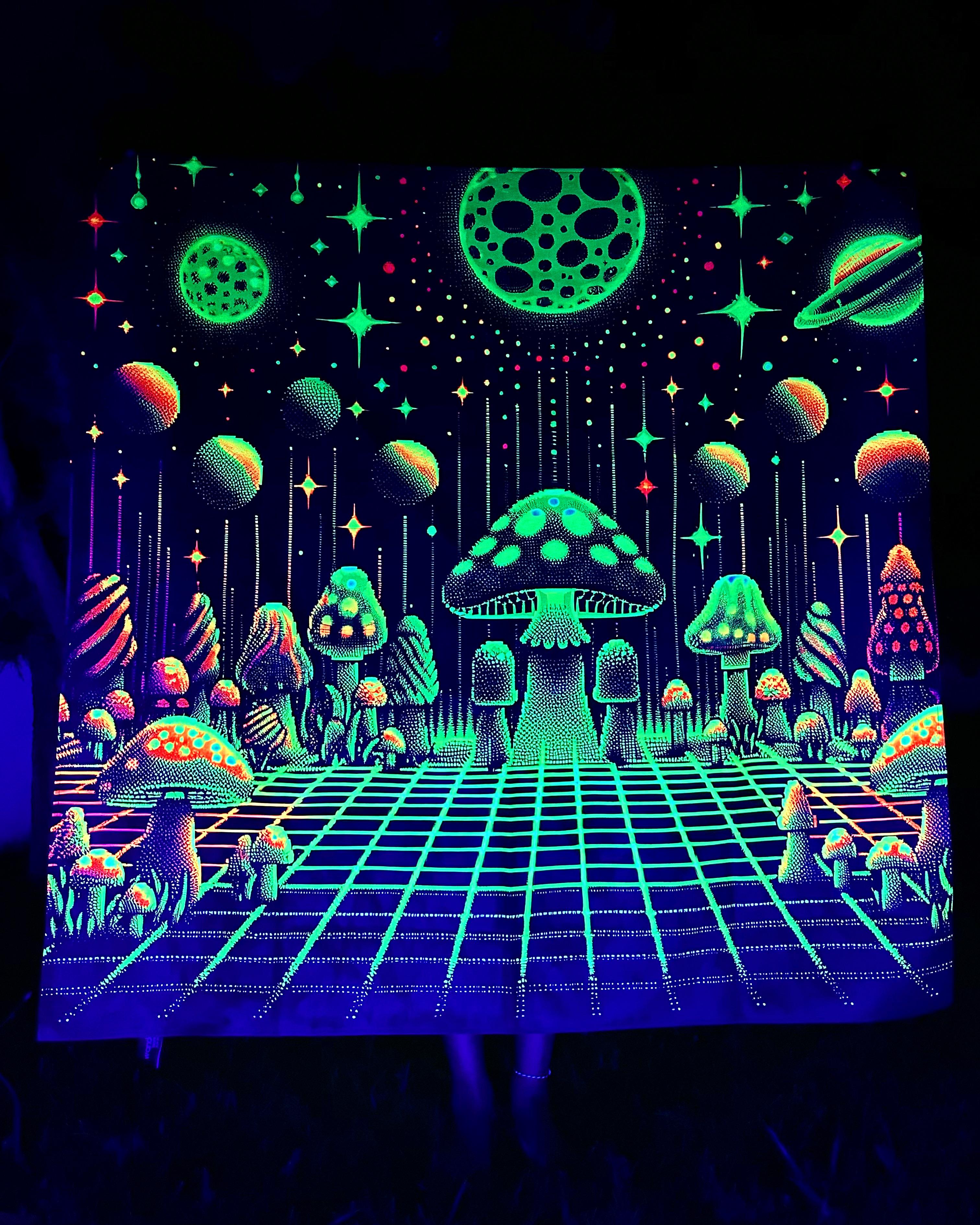 Mushrooms in the Matrix  / Neon Duvar Örtüsü Tapestry