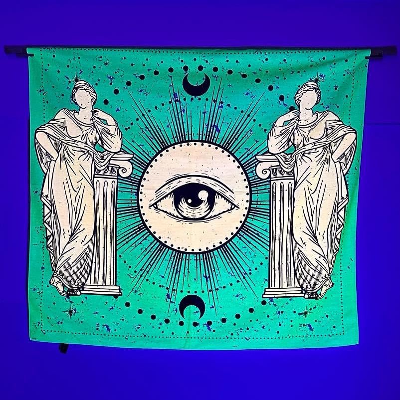 The Eye That Shines the Past / Neon Duvar Örtüsü Tapestry