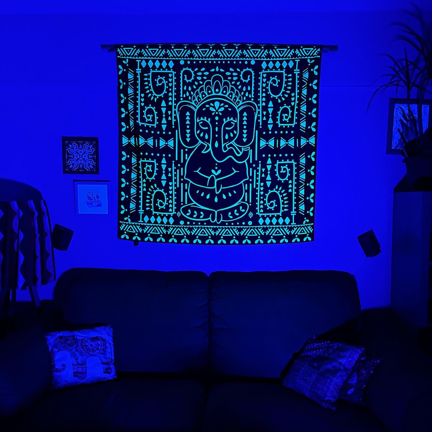 Shining Ganesha / Neon Duvar Örtüsü Tapestry