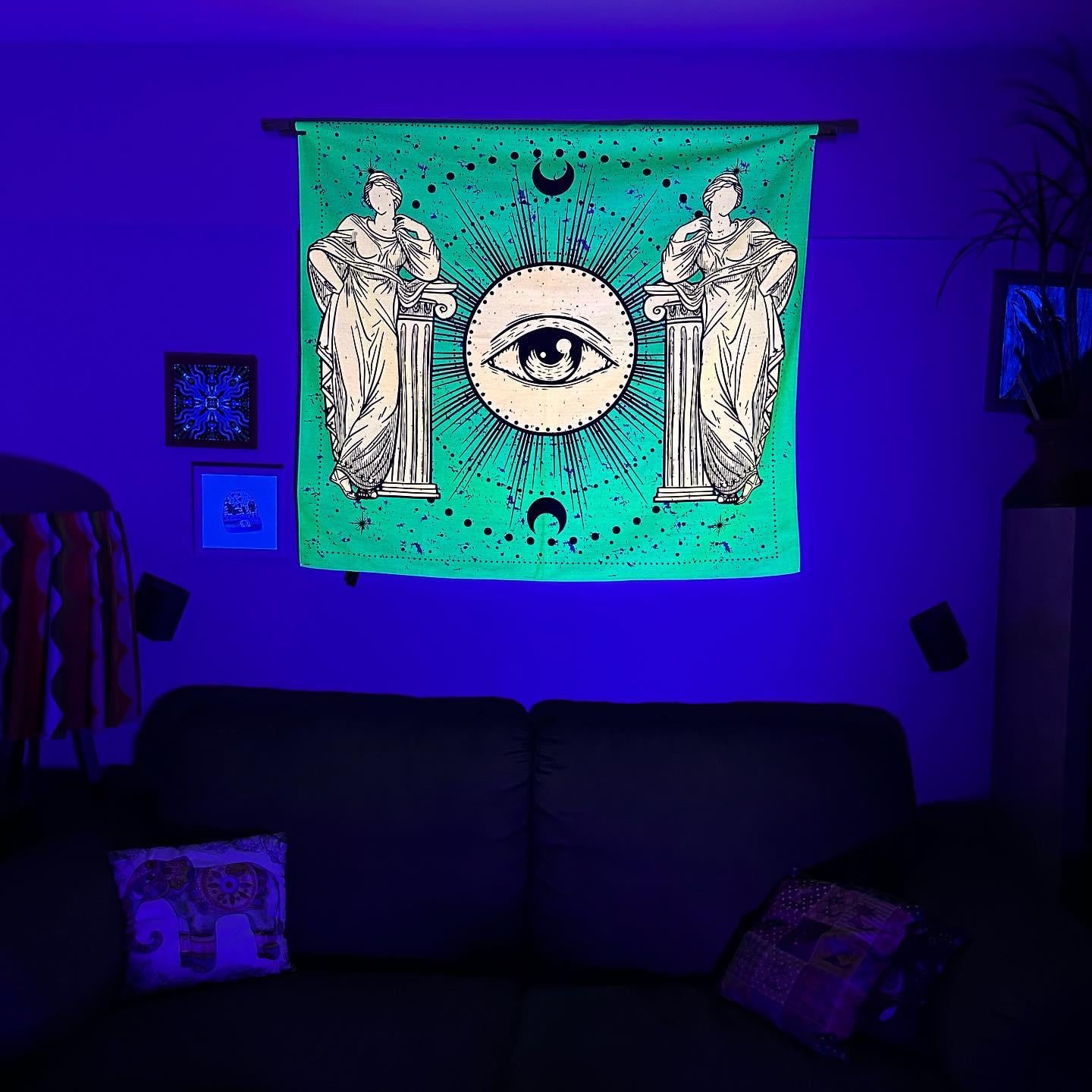 The Eye That Shines the Past / Neon Duvar Örtüsü Tapestry