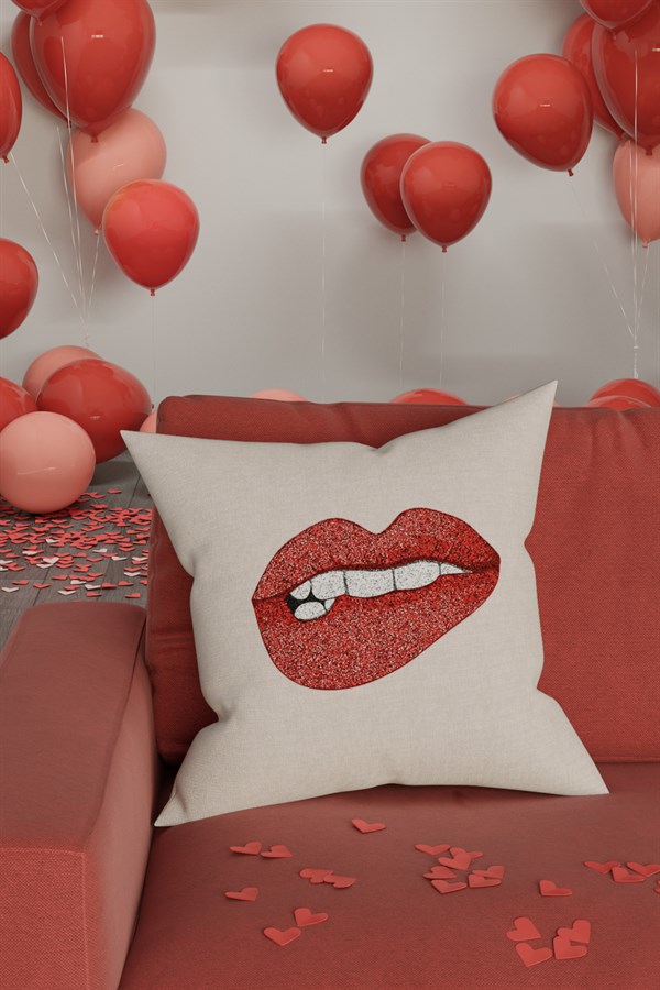 Lips Kırlent Sevgililer Günü Temalı Kırlent Kılıfı (43 x 43 cm)