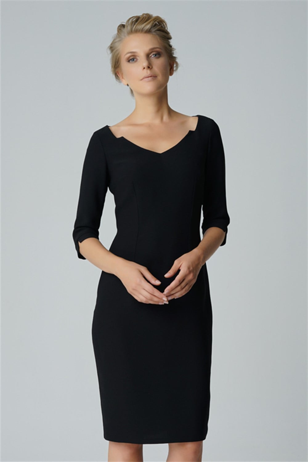 Yaka Detaylı Elbise