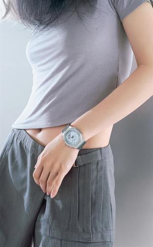 Casio G-Shock GM-S2110-2ADR Kadın Kol Saati