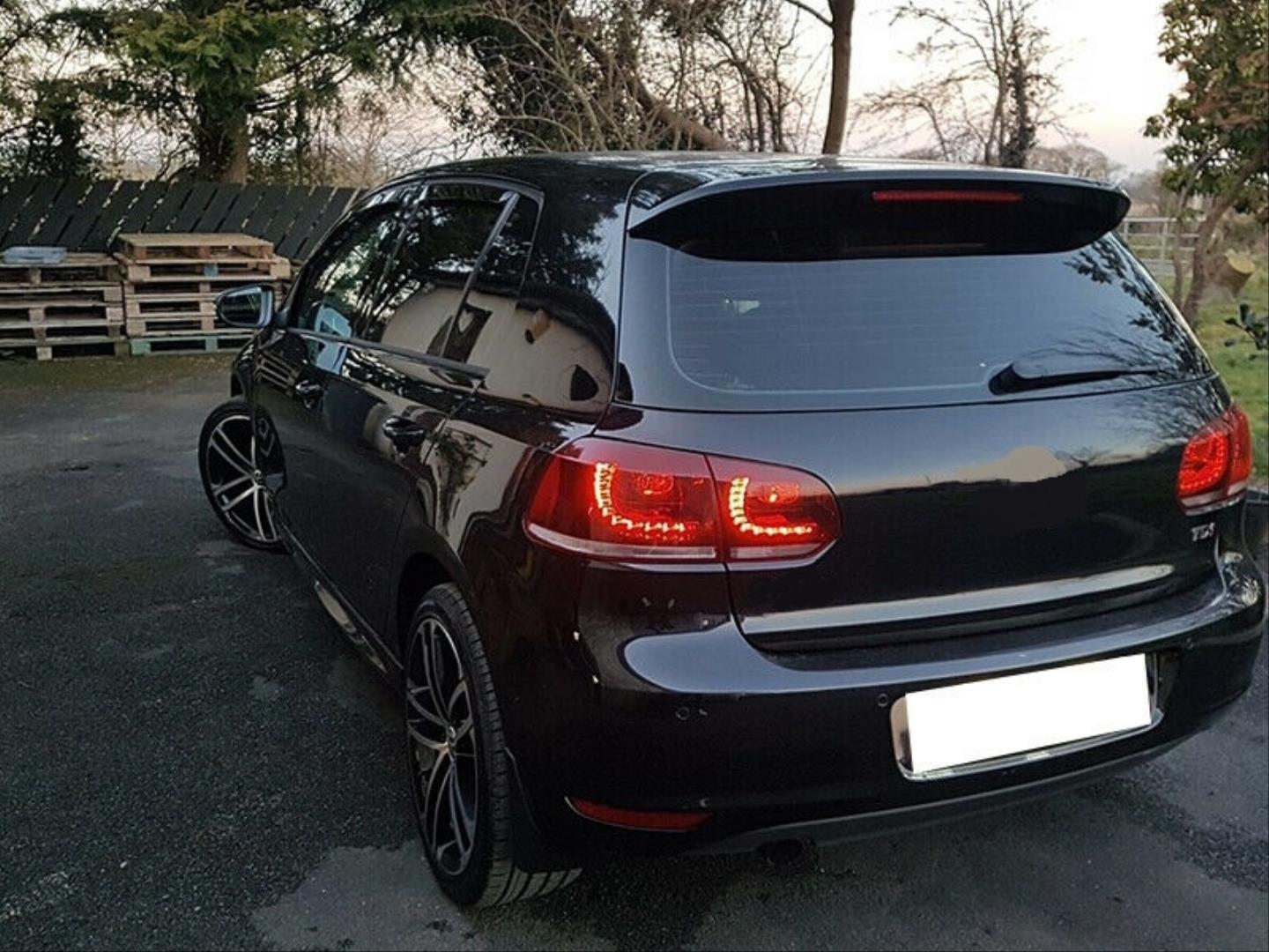 GOLF 6 SPOILER (PIANO BLACK) 