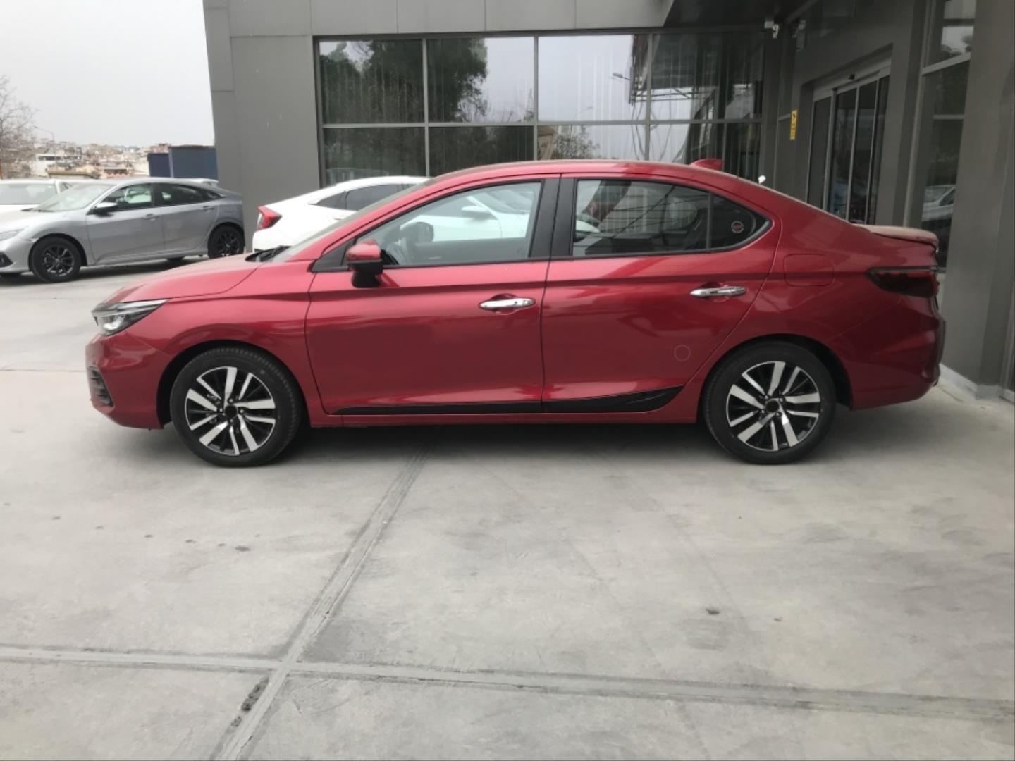 2020+ CITY IÇIN UYUMLU KAPI ÇITASI - PIANO BLACK
